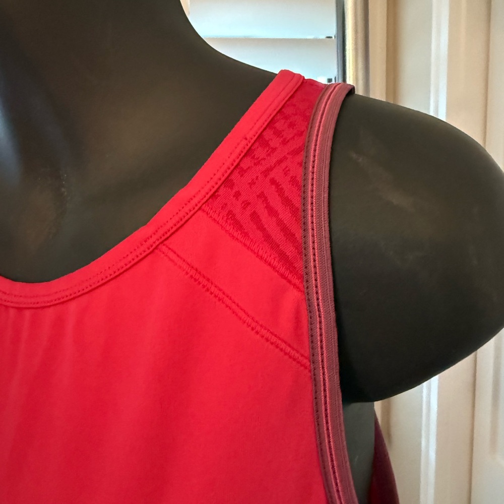 🩷 Lolë Women’s Fuchsia Vibrant Pink Athletic Tank Top Size Small - Picture 4 of 9
